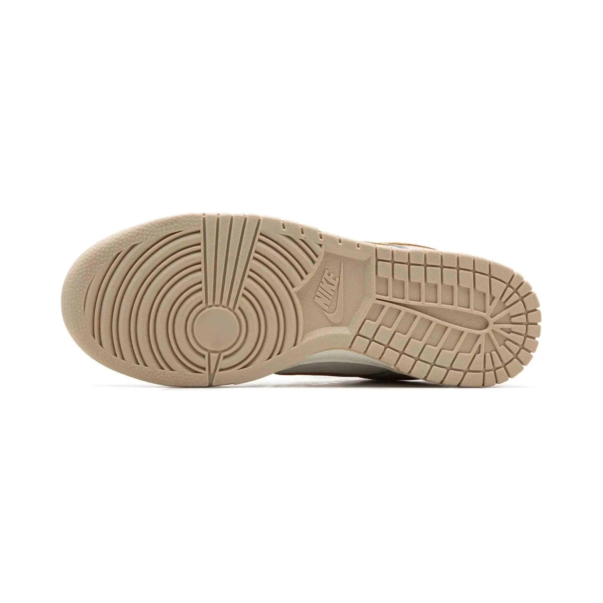 Nike Dunk Low - Metallic Gold