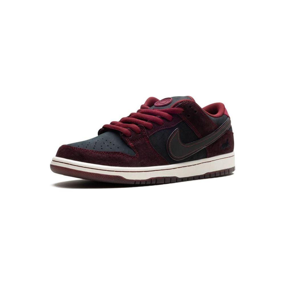 Nike SB Dunk Low - Riot Skateshop