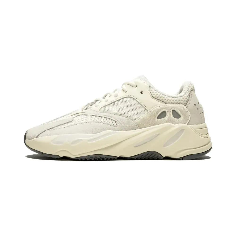 Yeezy Boost 700 - Analog